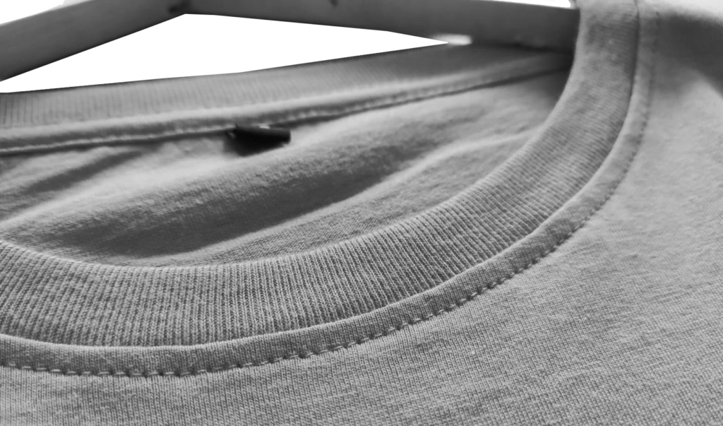Kaos polos di gantungan